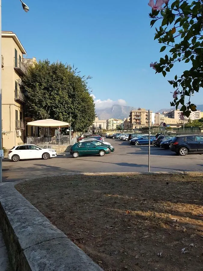 Casa Vacanze Villa D'Orleans Palermo 0*,  Italia